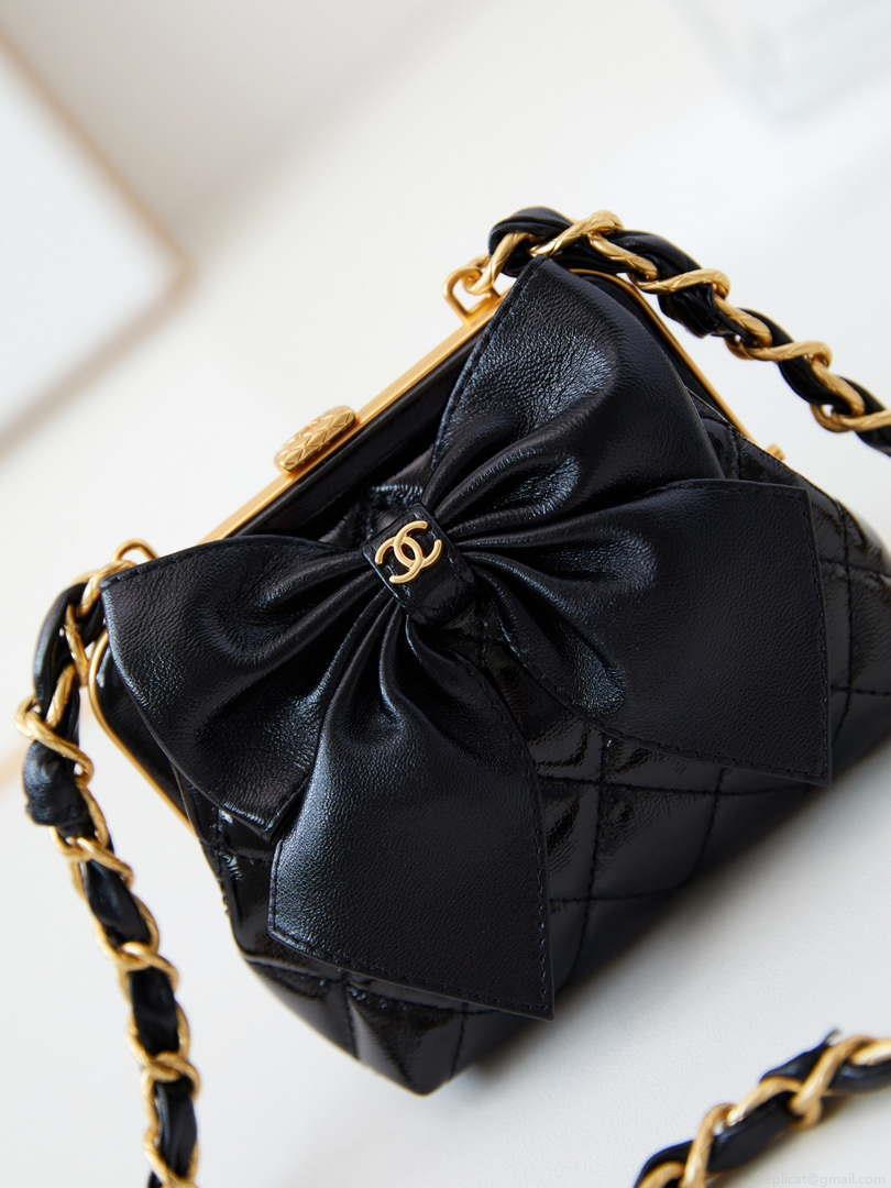 Chanel AP4028 Clutch with chain Lambskin Patent Crumpled Lambskin & Gold-Tone Metal Black