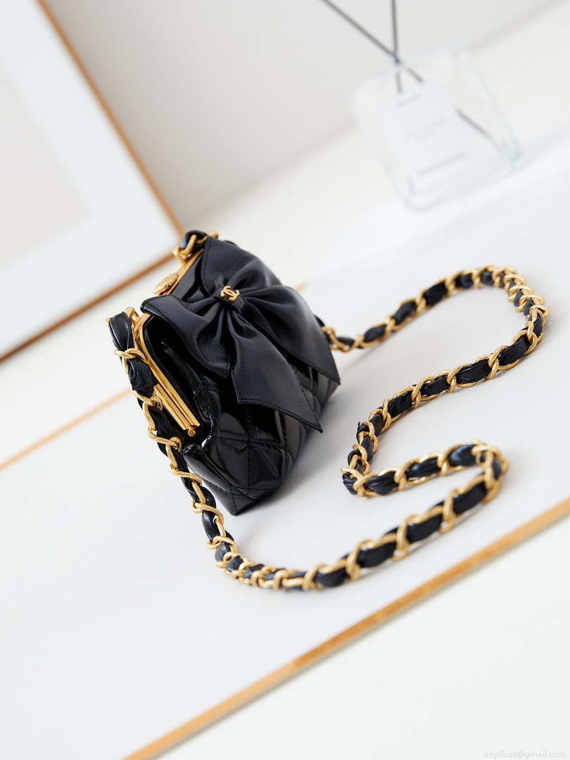 Chanel AP4028 Clutch with chain Lambskin Patent Crumpled Lambskin & Gold-Tone Metal Black