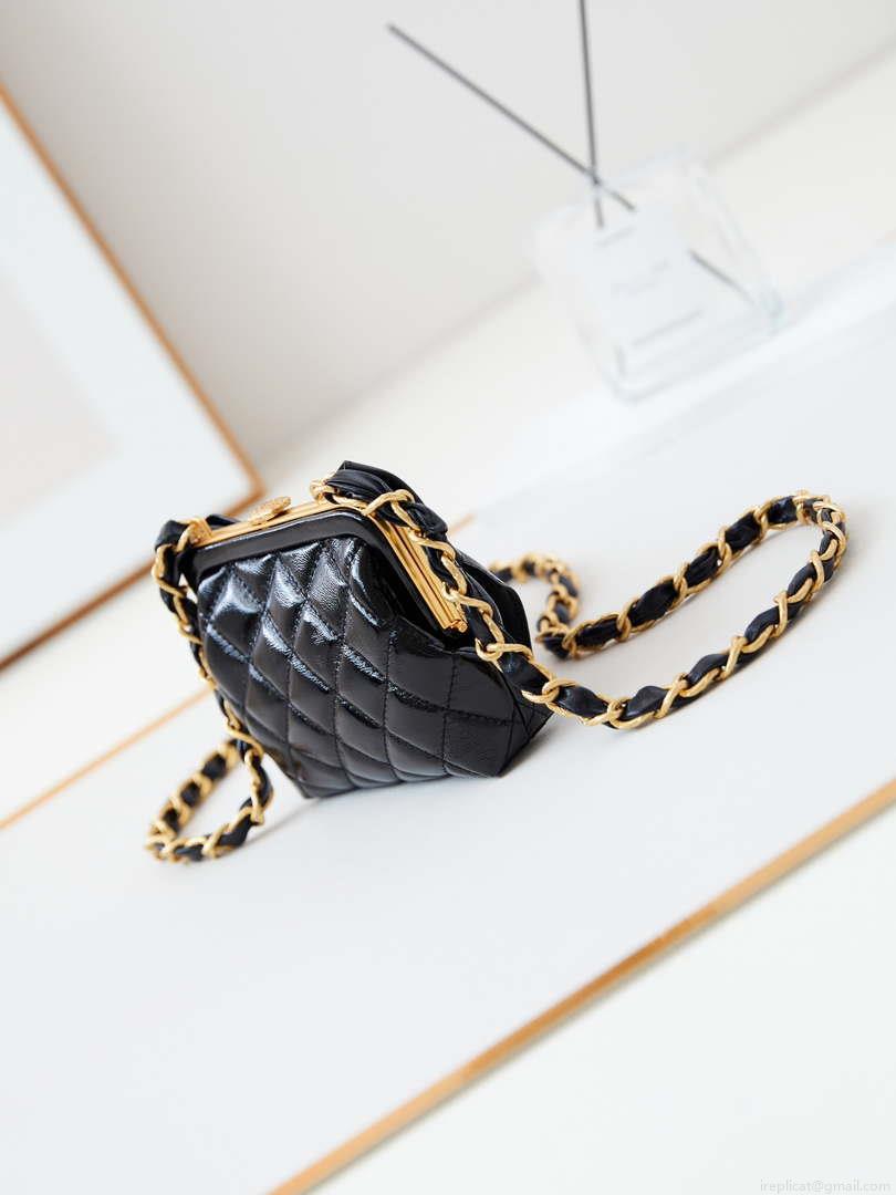 Chanel AP4028 Clutch with chain Lambskin Patent Crumpled Lambskin & Gold-Tone Metal Black