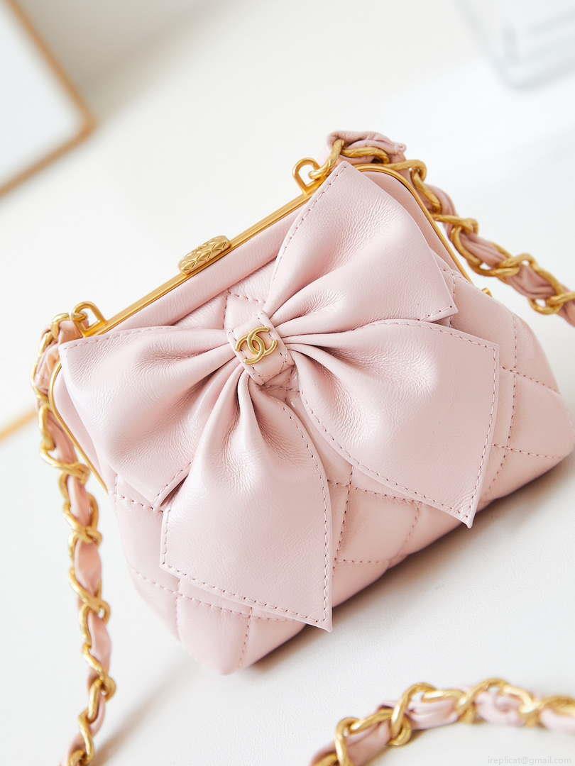Chanel AP4028 Clutch with chain Lambskin Patent Crumpled Lambskin & Gold-Tone Metal Pink