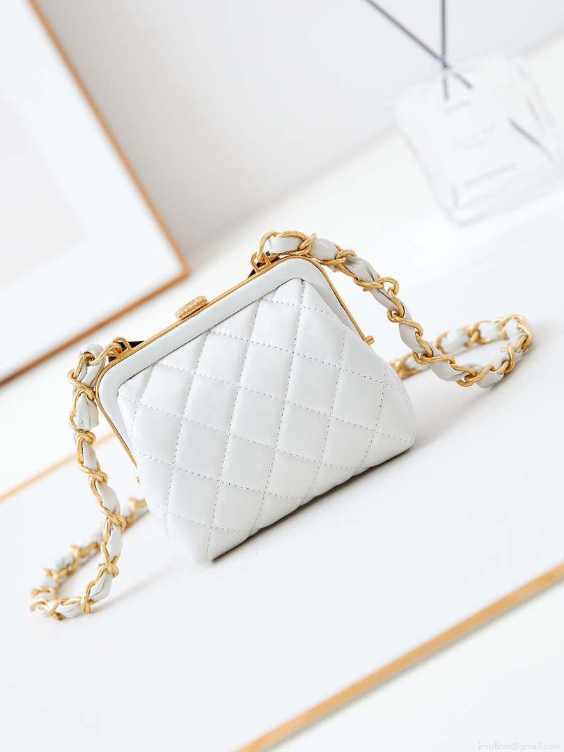 Chanel AP4028 Clutch with chain Lambskin Patent Crumpled Lambskin & Gold-Tone Metal White