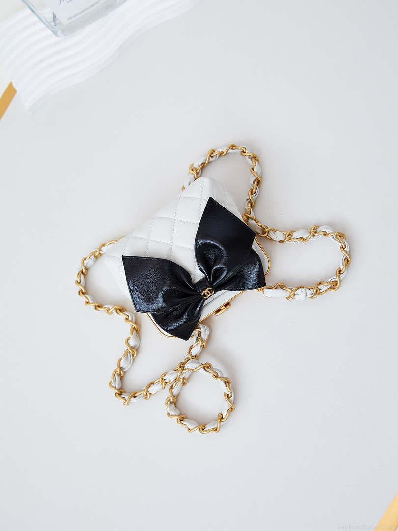 Chanel AP4028 Clutch with chain Lambskin Patent Crumpled Lambskin & Gold-Tone Metal White