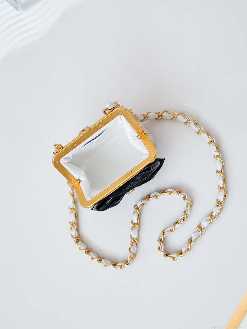 Chanel AP4028 Clutch with chain Lambskin Patent Crumpled Lambskin & Gold-Tone Metal White