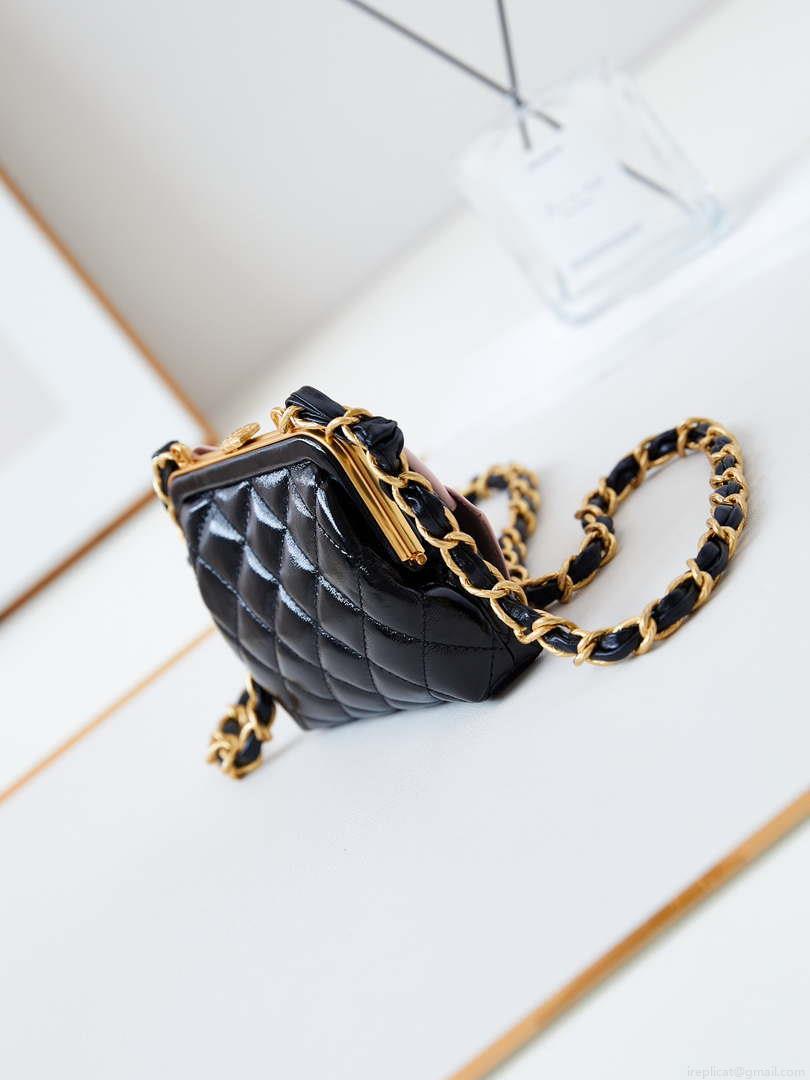 Chanel AP4028 Clutch with chain Lambskin Patent Crumpled Lambskin & Gold-Tone Metal Pink & Black