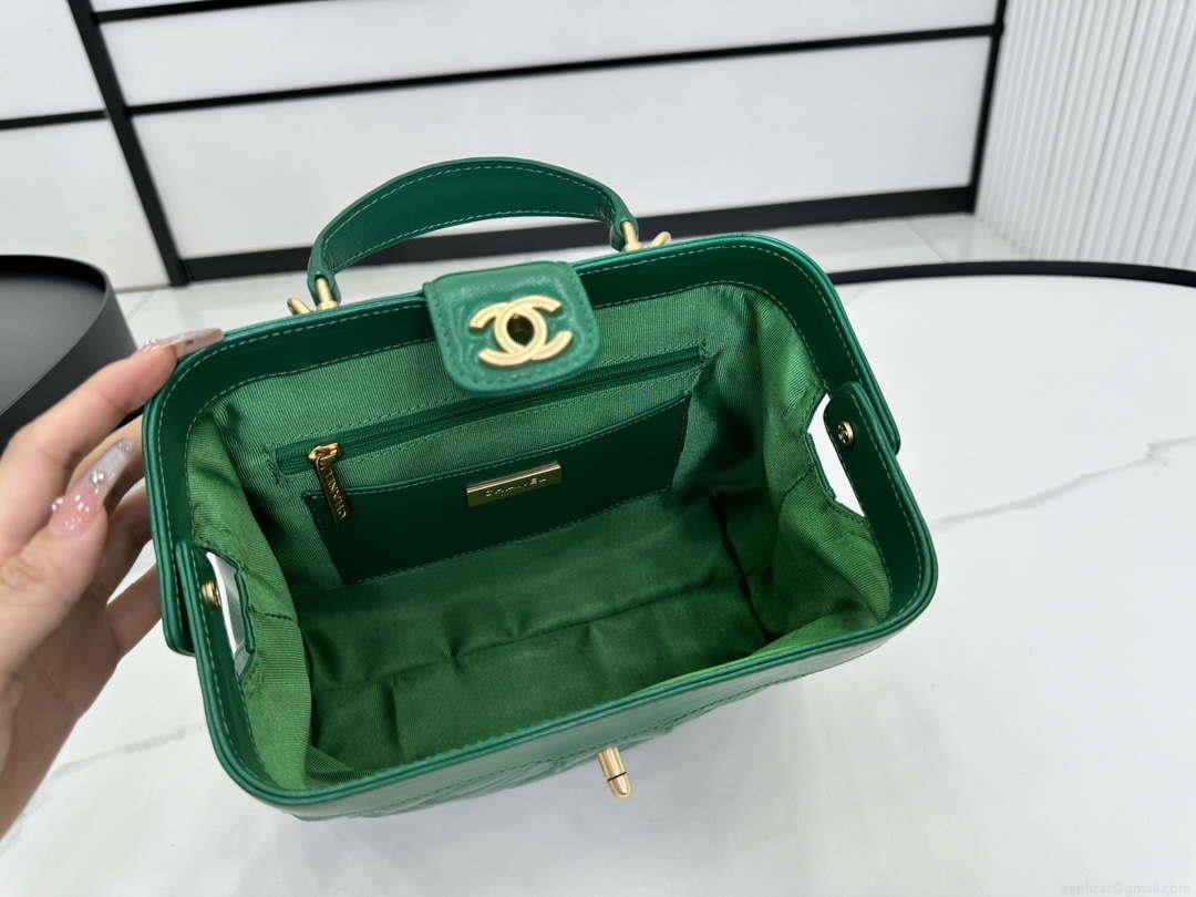 Chanel AS4959 Flap bag With top handle Shiny Lambskin & Gold-Tone Metal Green