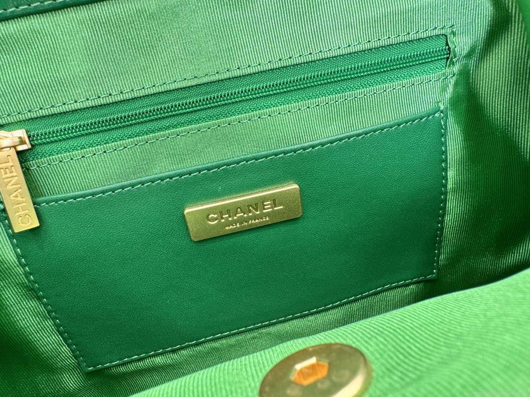 Chanel AS4959 Flap bag With top handle Shiny Lambskin & Gold-Tone Metal Green