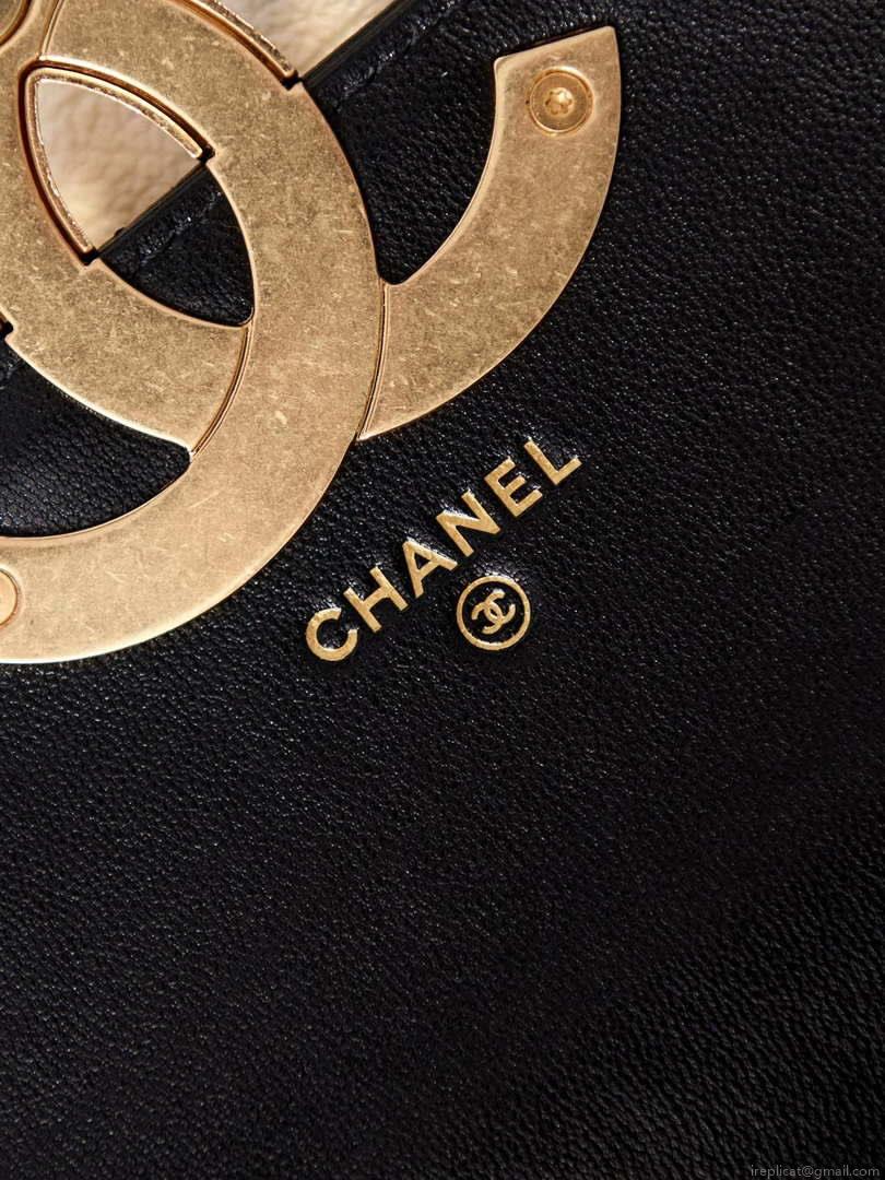 Chanel AP3207 Phone Holder With Chain shiny Lambskin & Gold-Tone Metal black