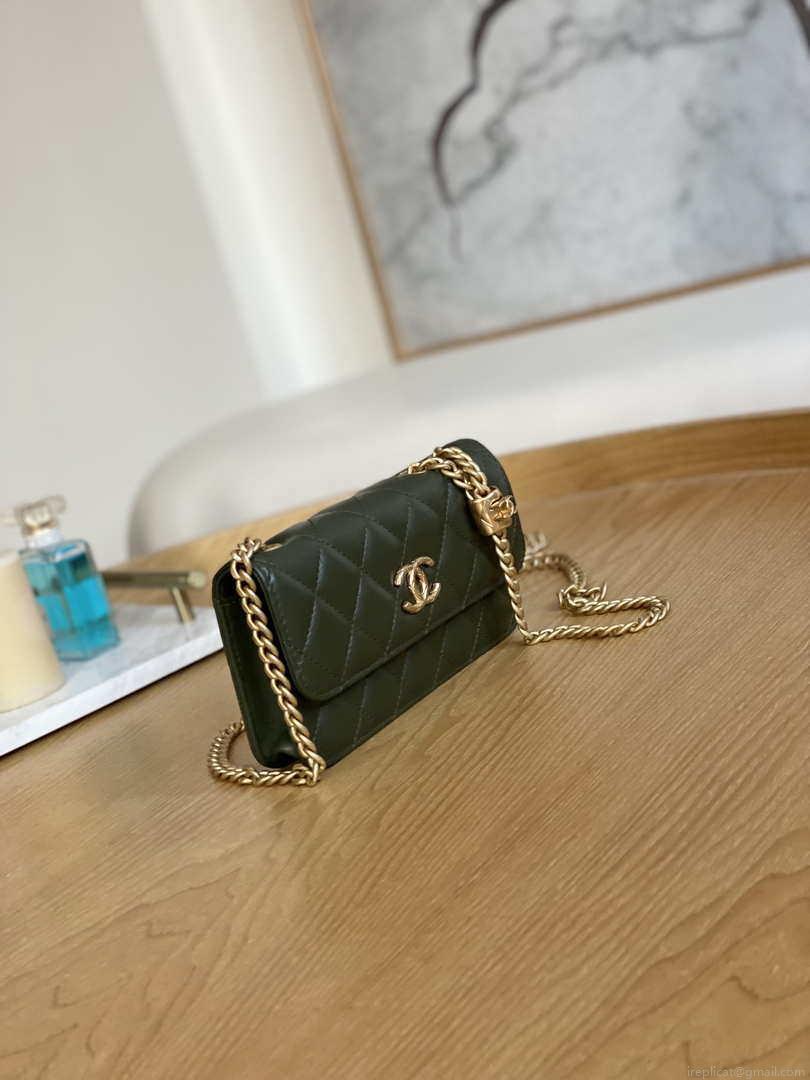 Chanel AP3047 FLAP Phone Holder With Chain Green Lambskin
