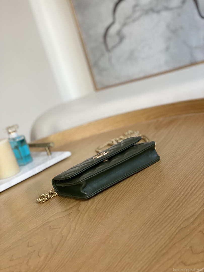 Chanel AP3047 FLAP Phone Holder With Chain Green Lambskin