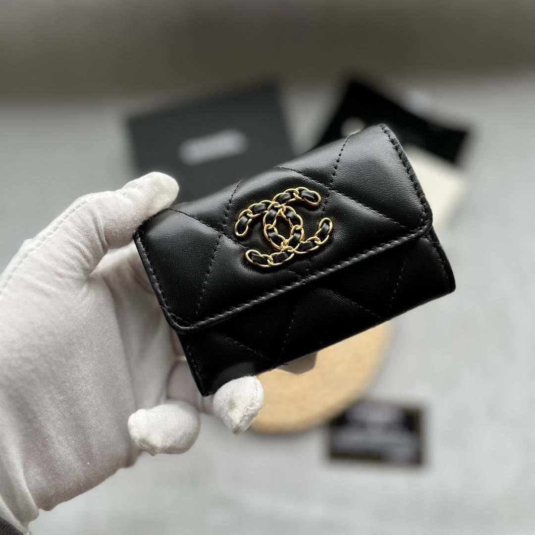 Chanel AP1790 19 flap Card Holder shiny lambskin gold tone ruthenium finish metal Black