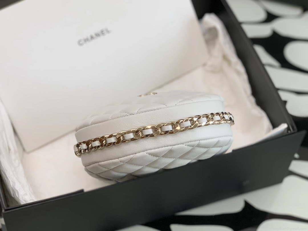 Chanel AP3095 Pouch Lambskin & Gold-Tone Metal White
