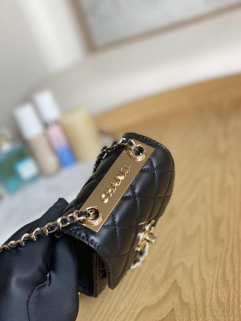 Chanel AP3020 Clutch with chain lambskip gold tone metal Black