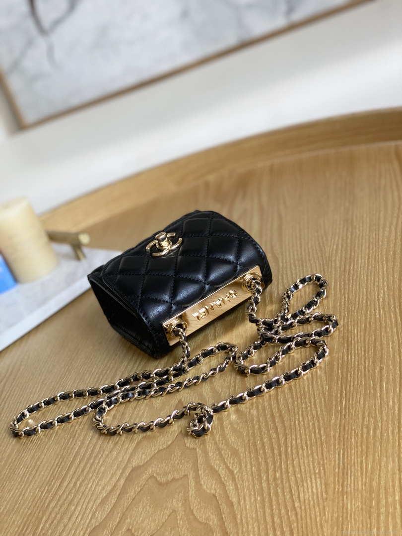 Chanel AP3020 Clutch with chain lambskip gold tone metal Black