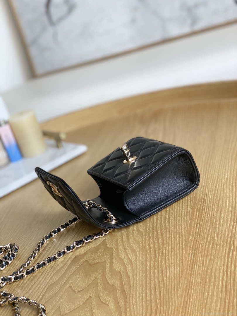 Chanel AP3020 Clutch with chain lambskip gold tone metal Black