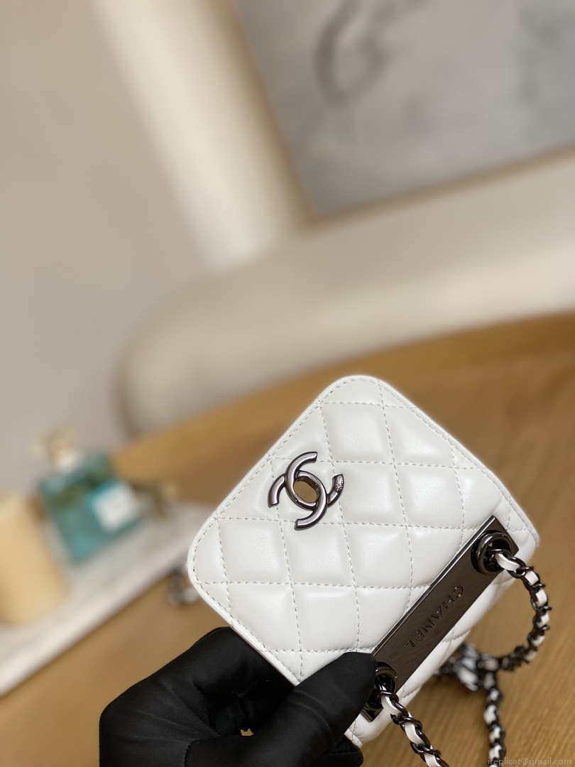Chanel AP3020 Clutch with chain lambskin Black tone metal White
