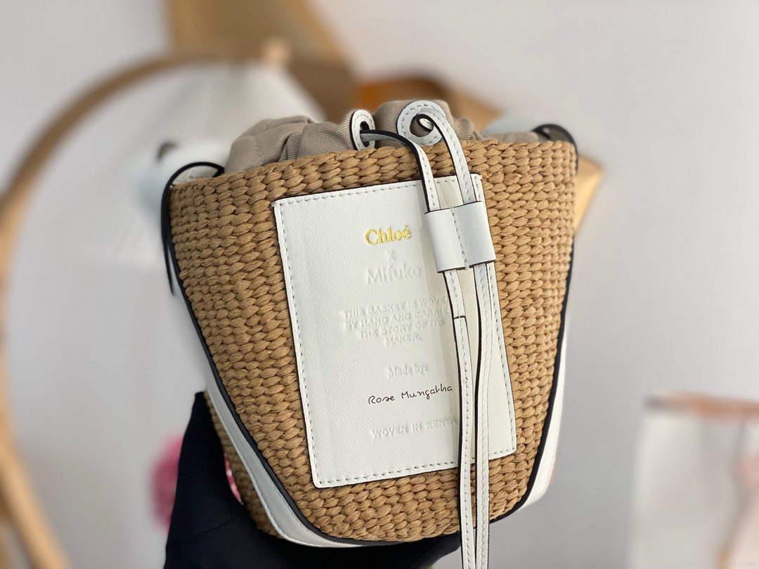 Chloé CHC22SS391G56101 Small Basket Tote Bag White