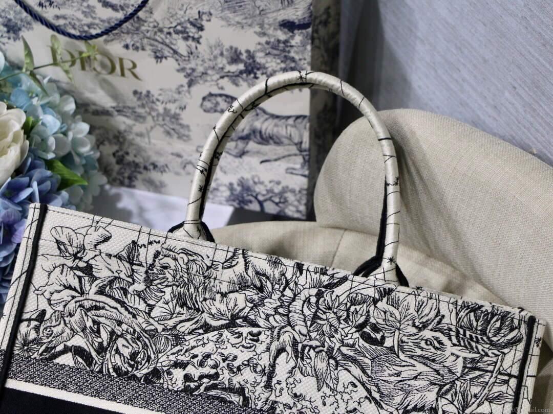 Dior M1286 Book Tote Latte Multicolor Dior Zodiac Embroidery Gray