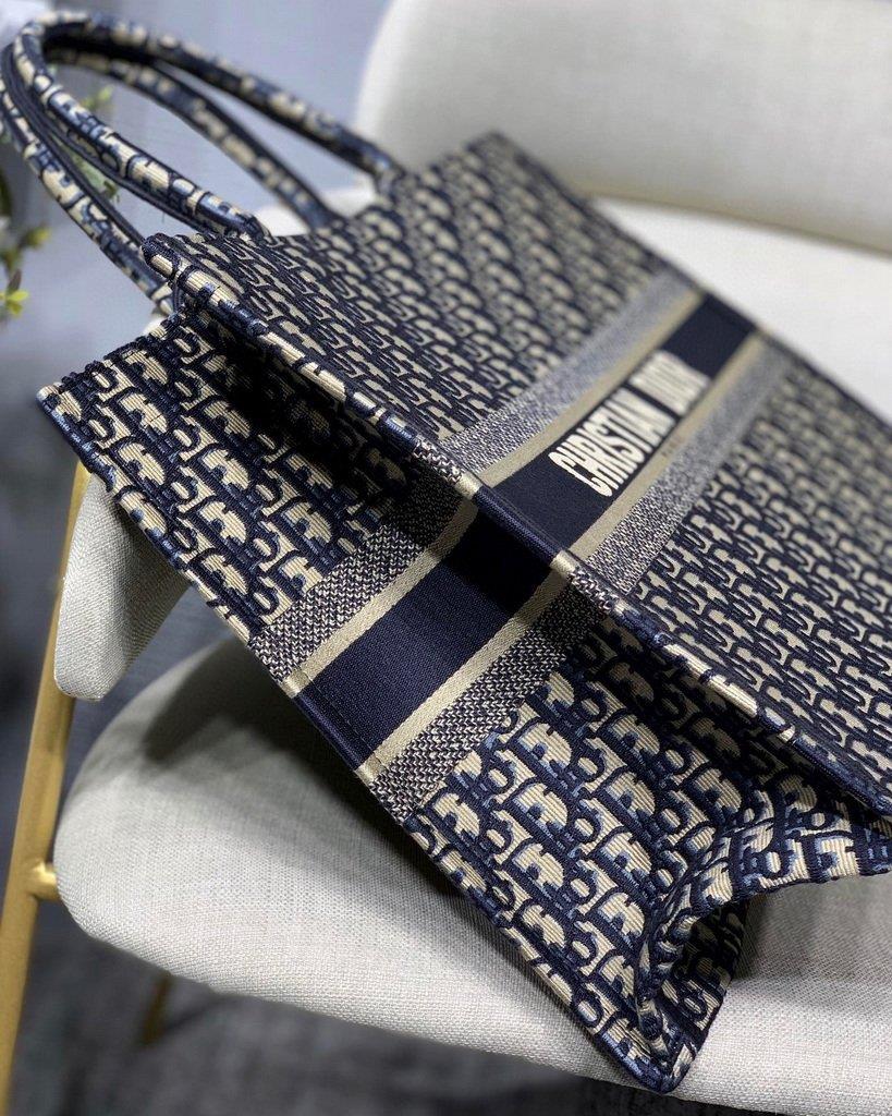 Dior M1286 Dior Book Tote Blue Dior Oblique Velvet