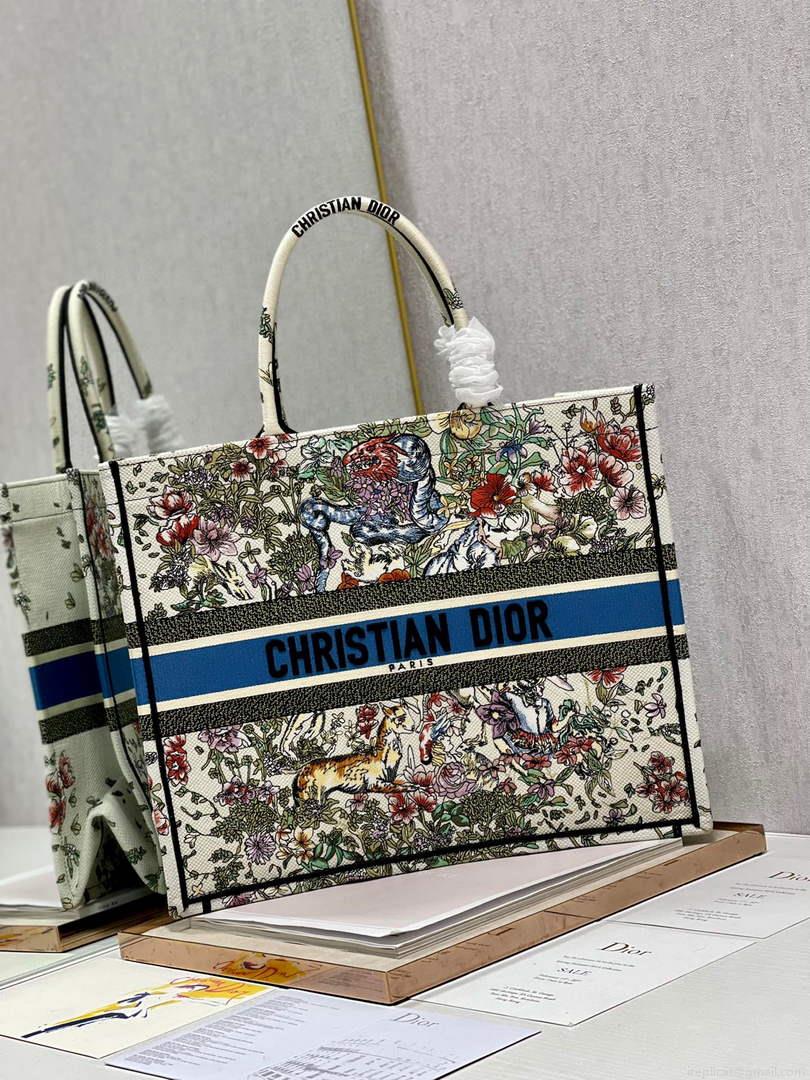 Dior M1286 Large Book Tote Latte D-Constellation Embroidery