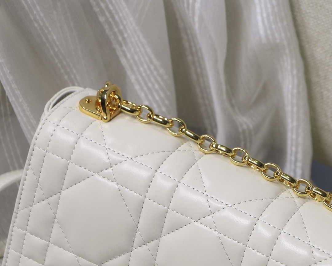 Dior M9242 Medium Quilted Macrocannage Calfskin White