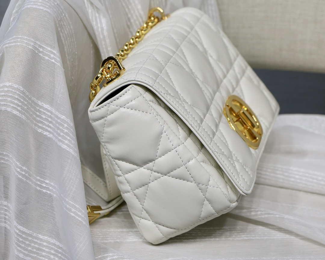 Dior M9242 Medium Quilted Macrocannage Calfskin White