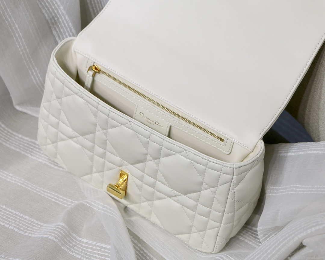 Dior M9242 Medium Quilted Macrocannage Calfskin White