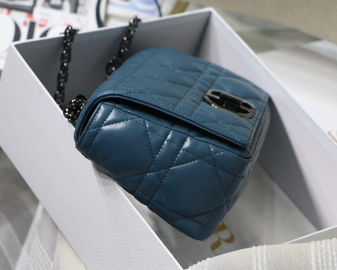 Dior M9242 Medium Quilted Macrocannage Calfskin Lake Blue