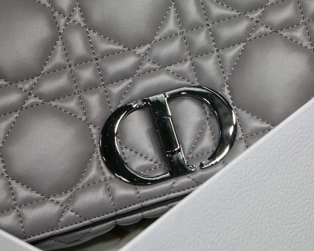 Dior M9243 Large Quilted Macrocannage Calfskin Gray