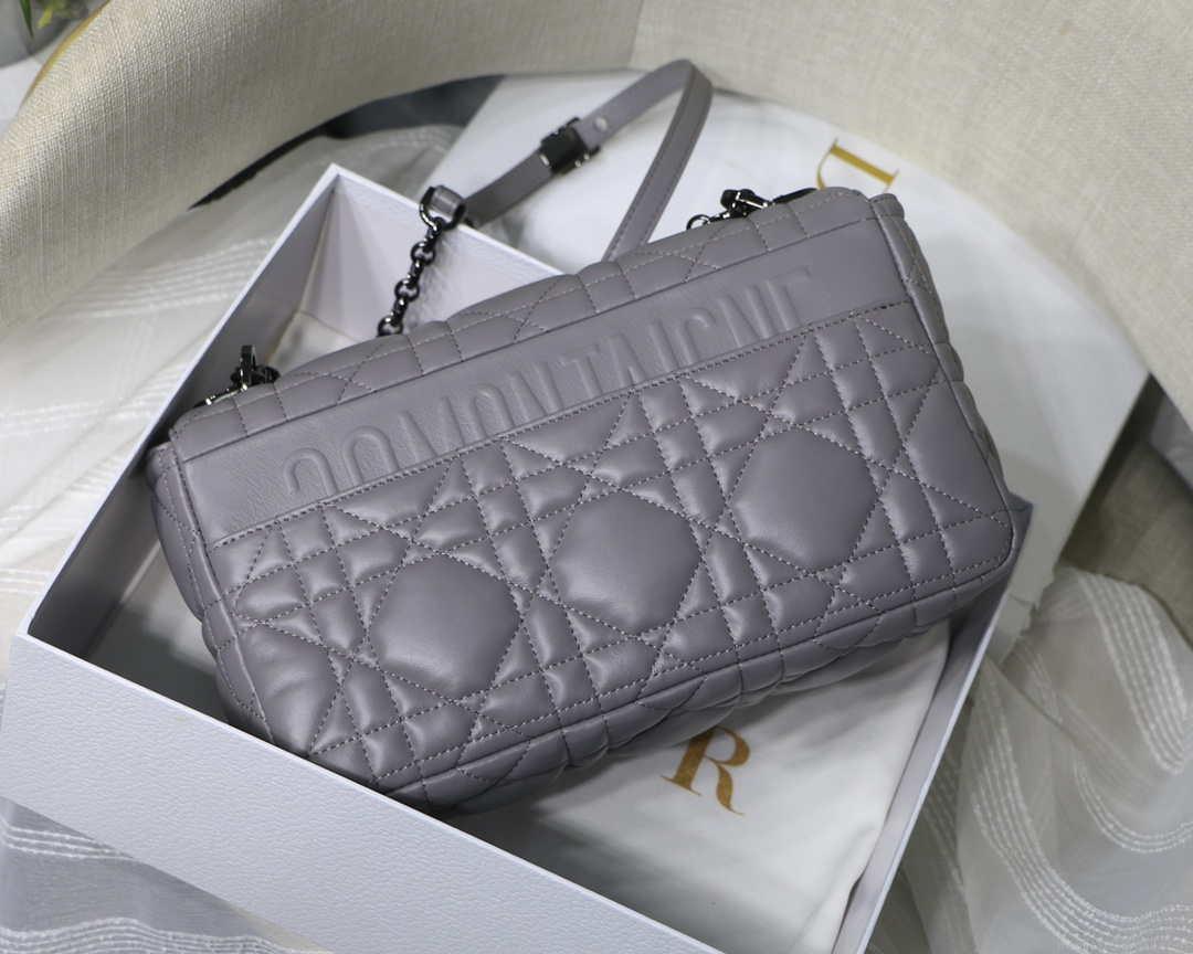 Dior M9243 Large Quilted Macrocannage Calfskin Gray