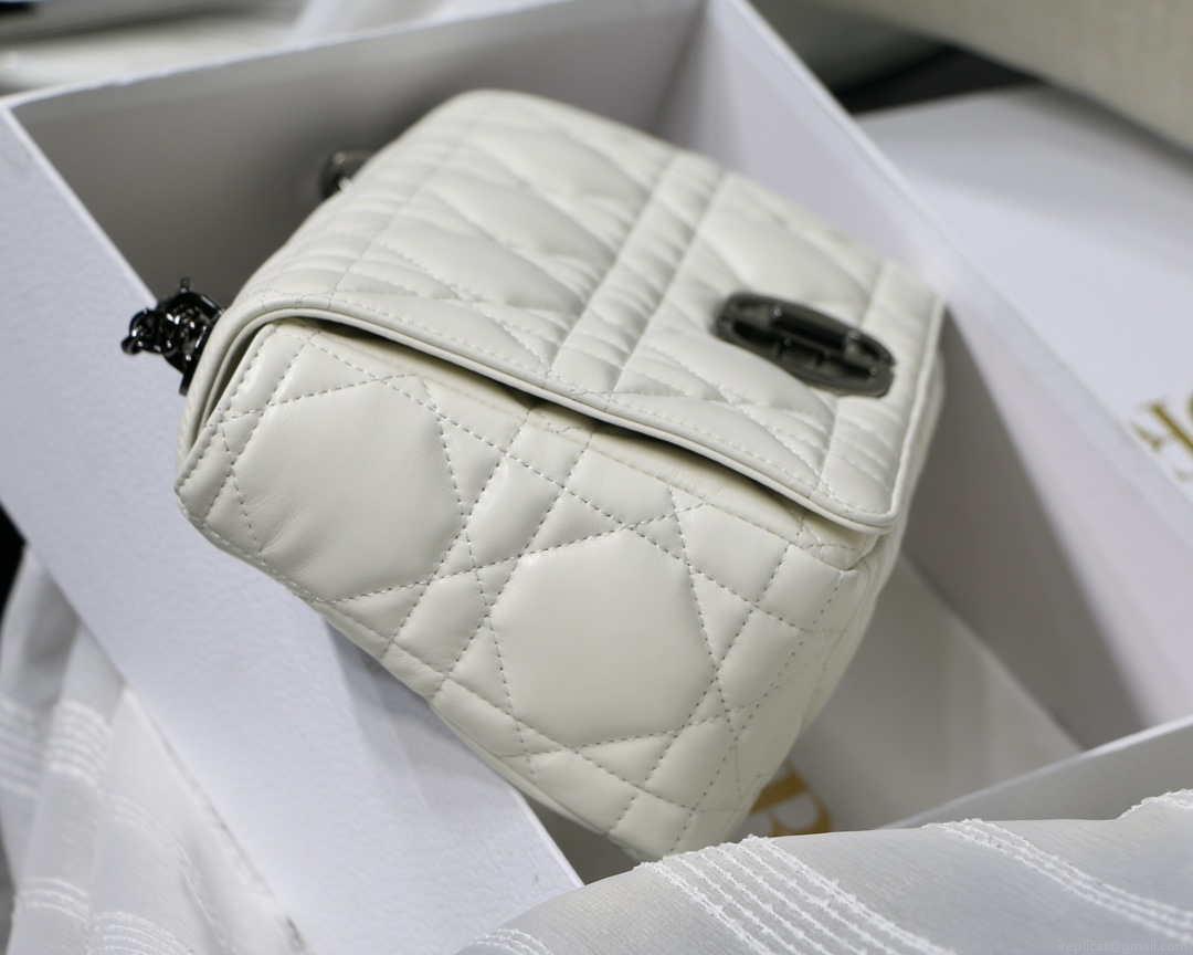 Dior M9243 Large Quilted Macrocannage Calfskin White with Black logo