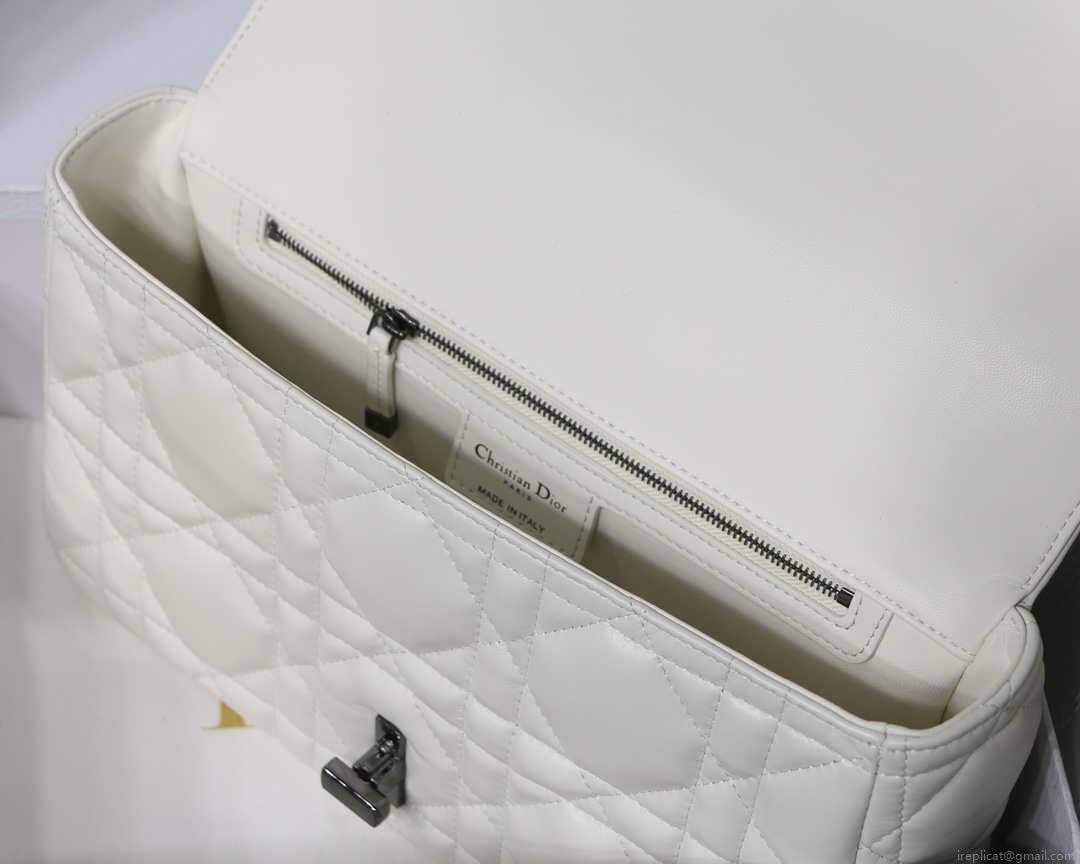 Dior M9243 Large Quilted Macrocannage Calfskin White with Black logo