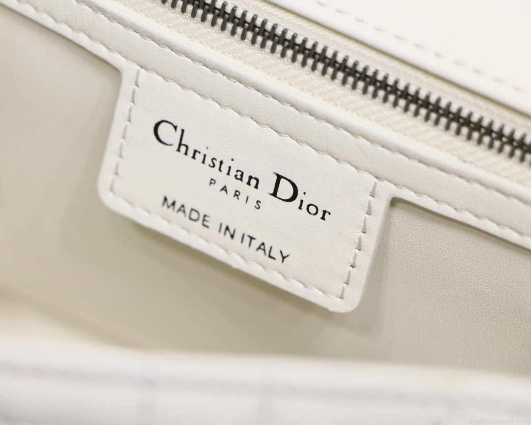 Dior M9243 Large Quilted Macrocannage Calfskin White with Black logo