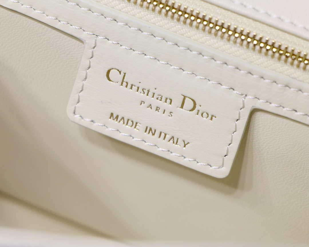 Dior M9243 Large Quilted Macrocannage Calfskin White with Gold Logo