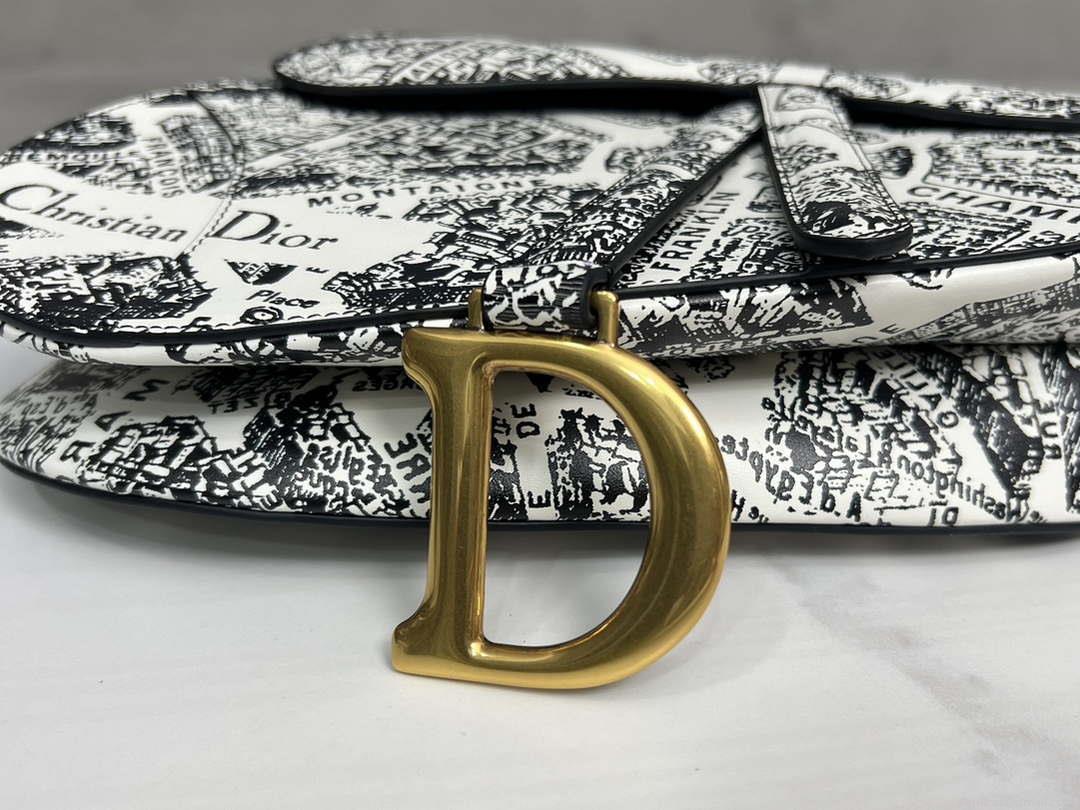 Dior M0455 Saddle Bag With Strap Ultramatte Calfskin White & Black