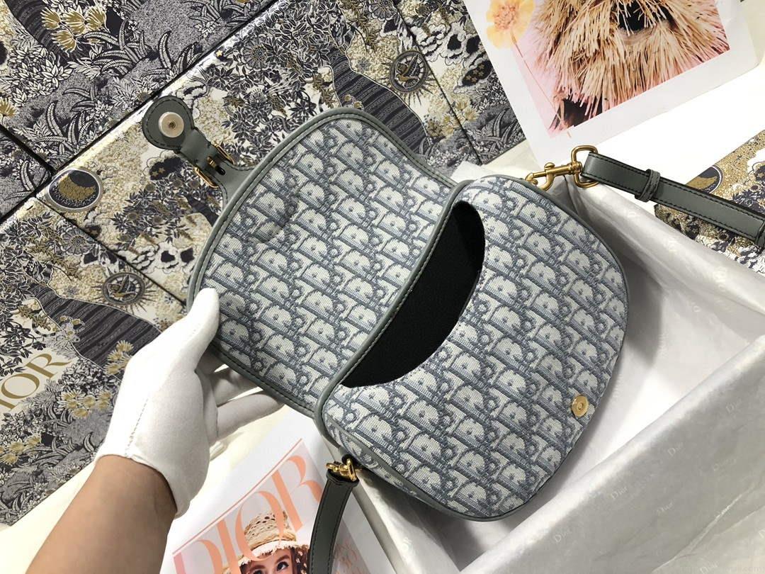 Dior M9317 Dior Bobby Medium Crossbody Bag Oblique Jacquard Light Green