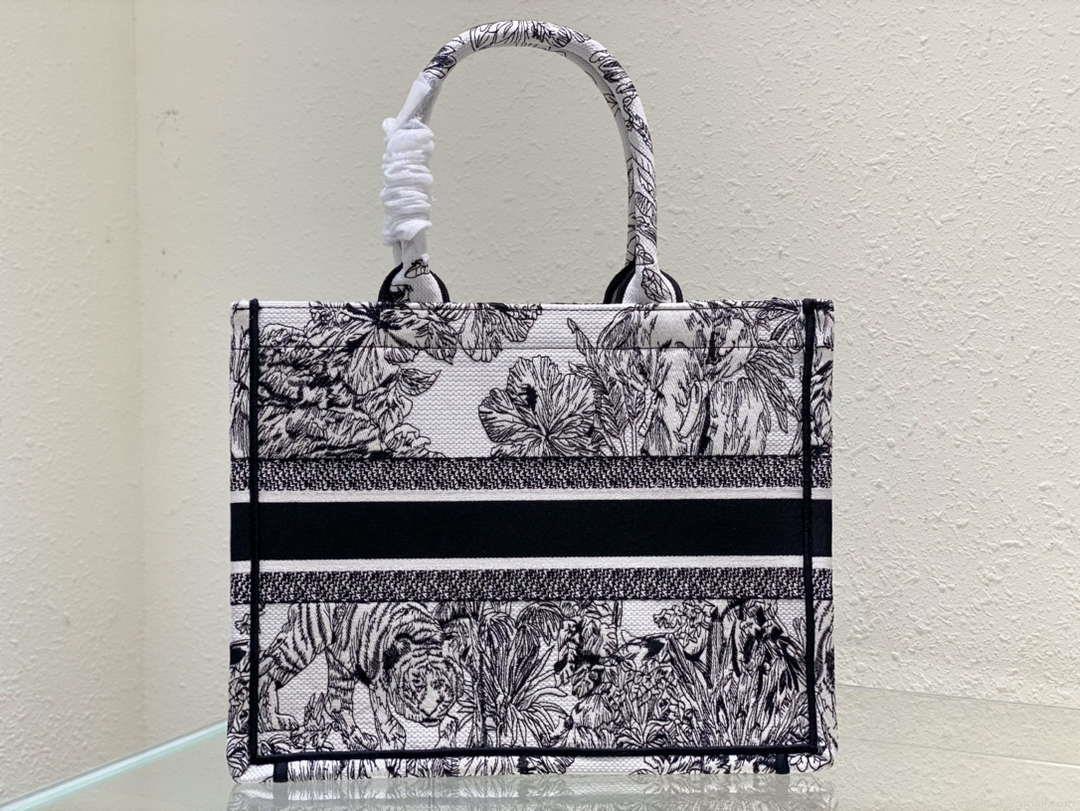 Dior Book Tote M1296 Medium Toile de Jouy Embroidery M0076