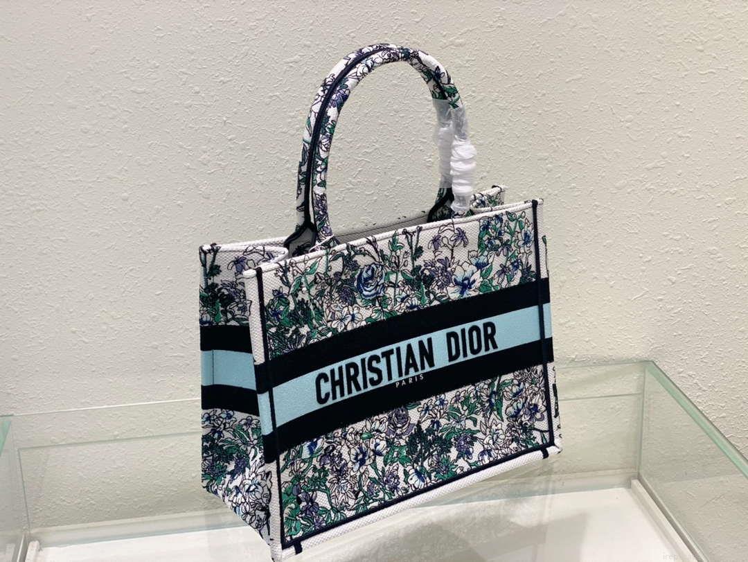 Dior Book Tote M1296 Medium Latte Multicolor Dior Jardin d’Hiver Embroidery M0085