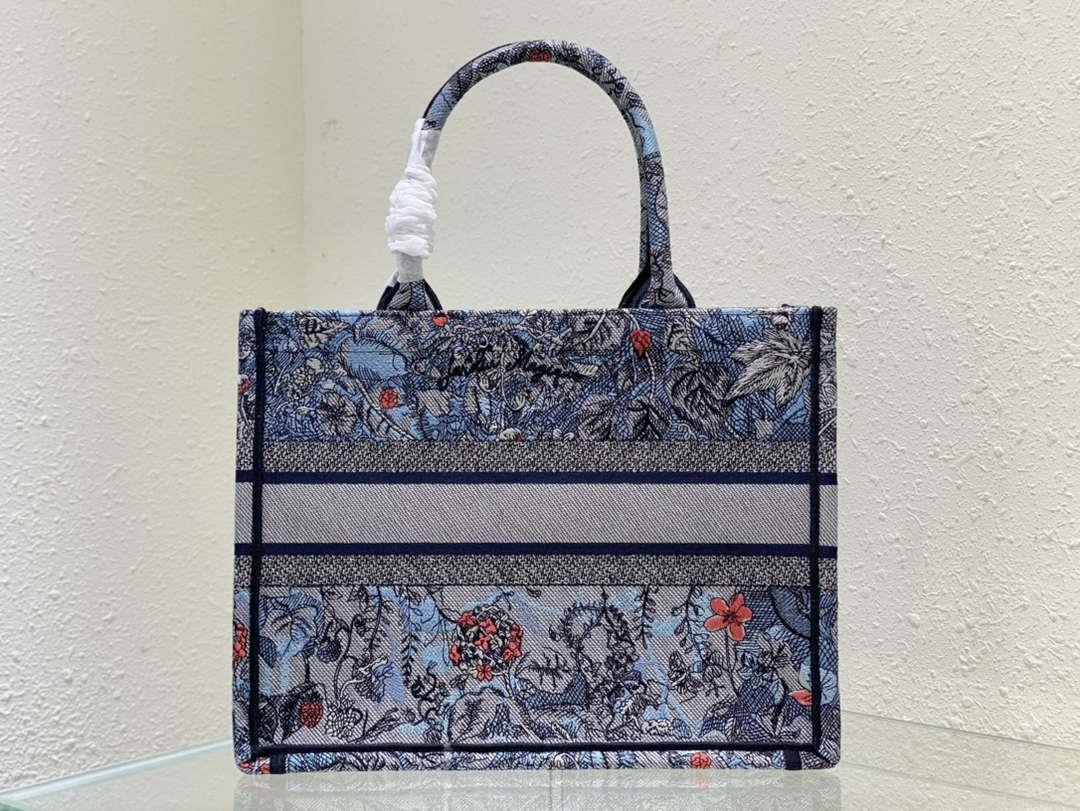 Dior Book Tote M1296 Medium Latte Multicolor Dior Jardin d’Hiver Embroidery M0088