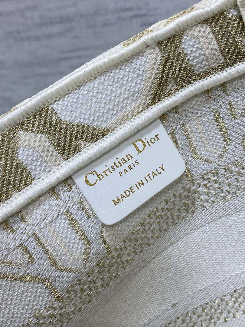 Dior M1328 Hat Basket Bag White and Gold-Tone Macrocannage Embroidery