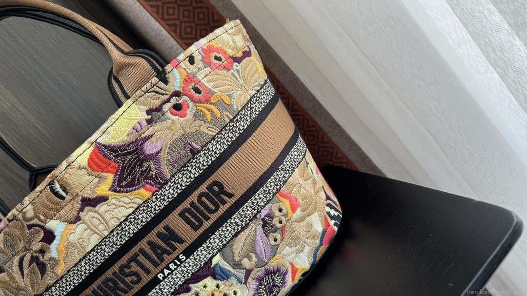 Dior M1328 Hat Basket Bag Multicolor Le Coeur des Papillons Embroider