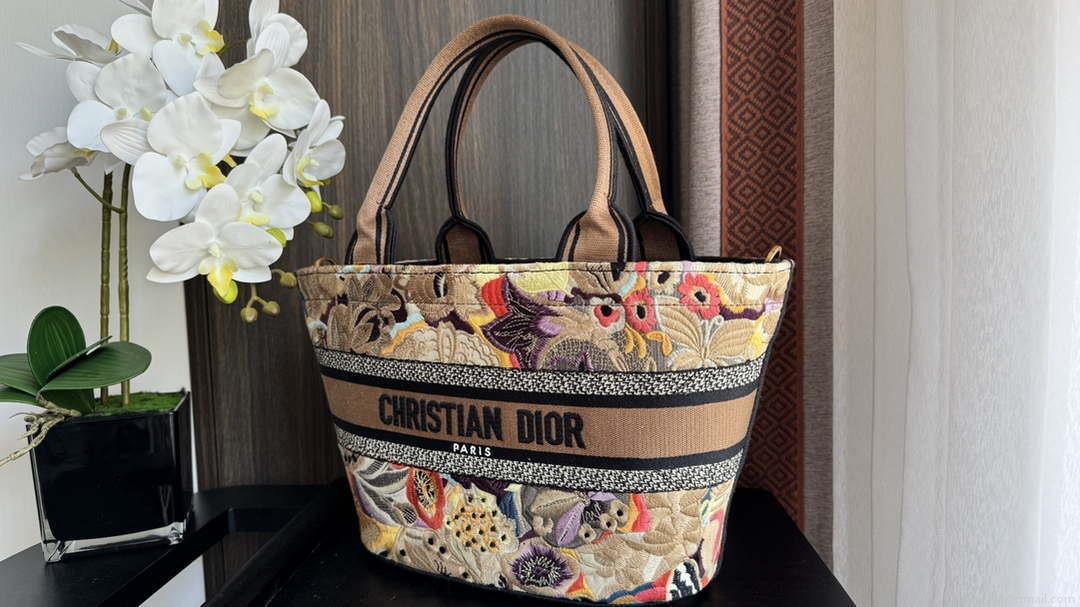 Dior M1328 Hat Basket Bag Multicolor Le Coeur des Papillons Embroider