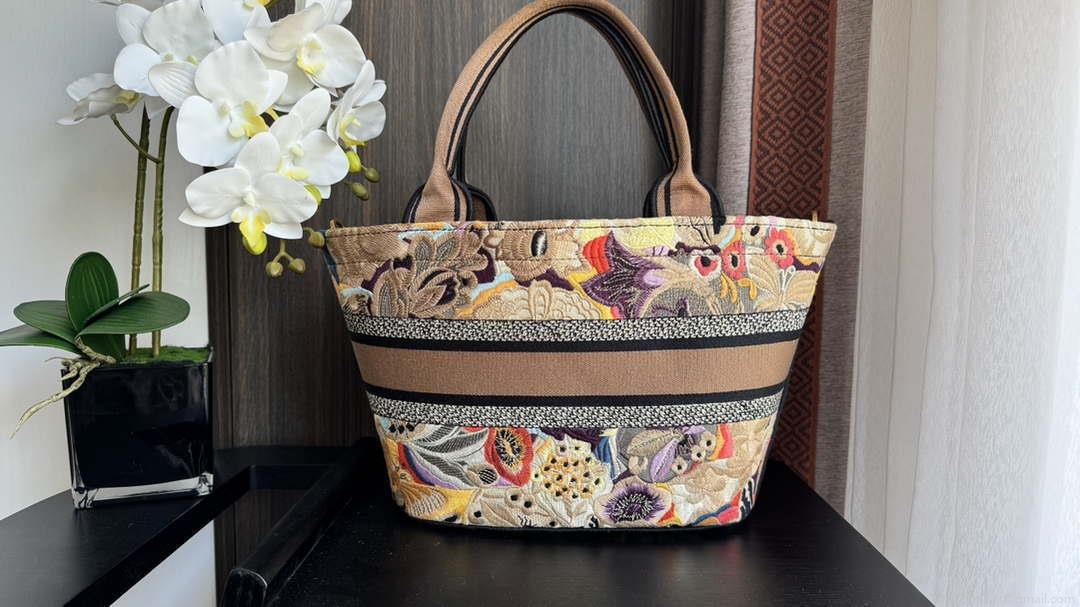 Dior M1328 Hat Basket Bag Multicolor Le Coeur des Papillons Embroider