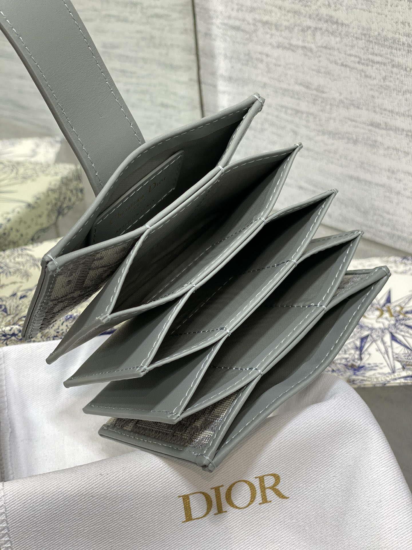 Dior 30 MONTAIGNE 5-Gate Card Holder Organ Card Holder S2058 Oblique Jacquard D0018