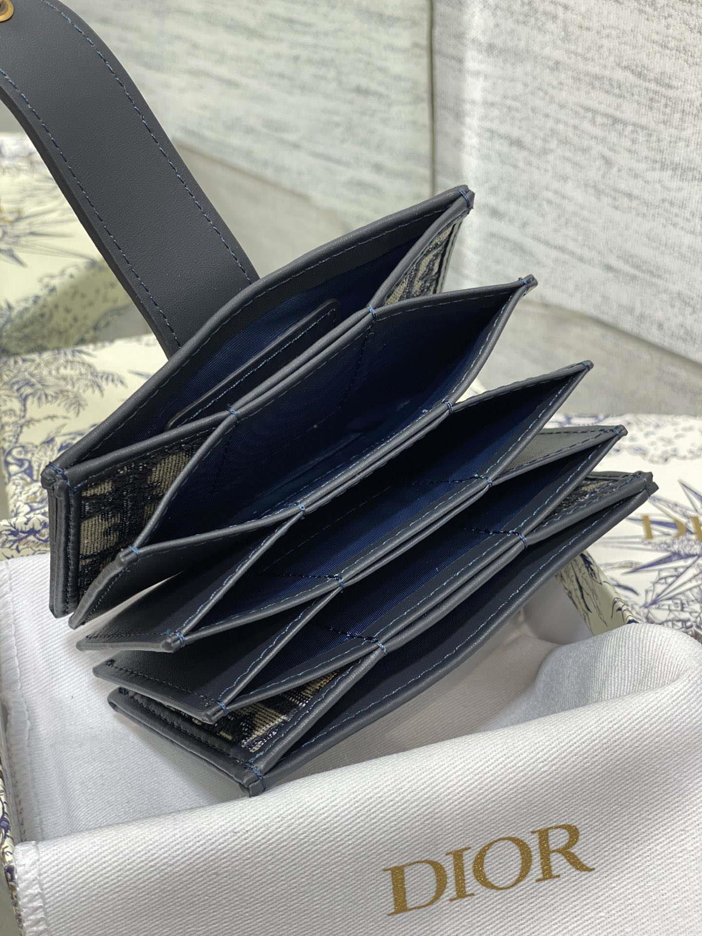 Dior 30 MONTAIGNE 5-Gate Card Holder Organ Card Holder S2058 Oblique Jacquard D0019