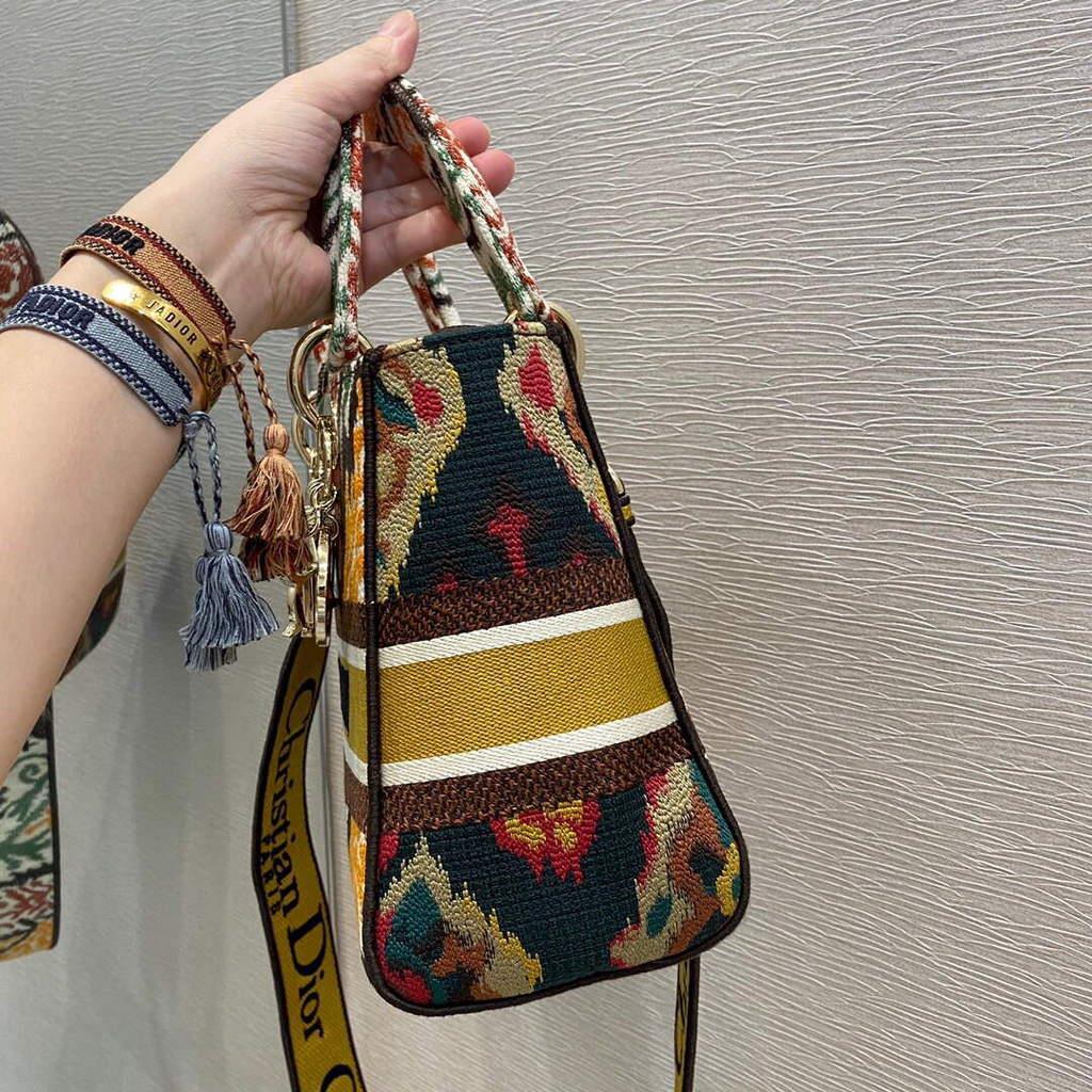 Dior M0565 Medium Lady D-lite Embroidery Bag