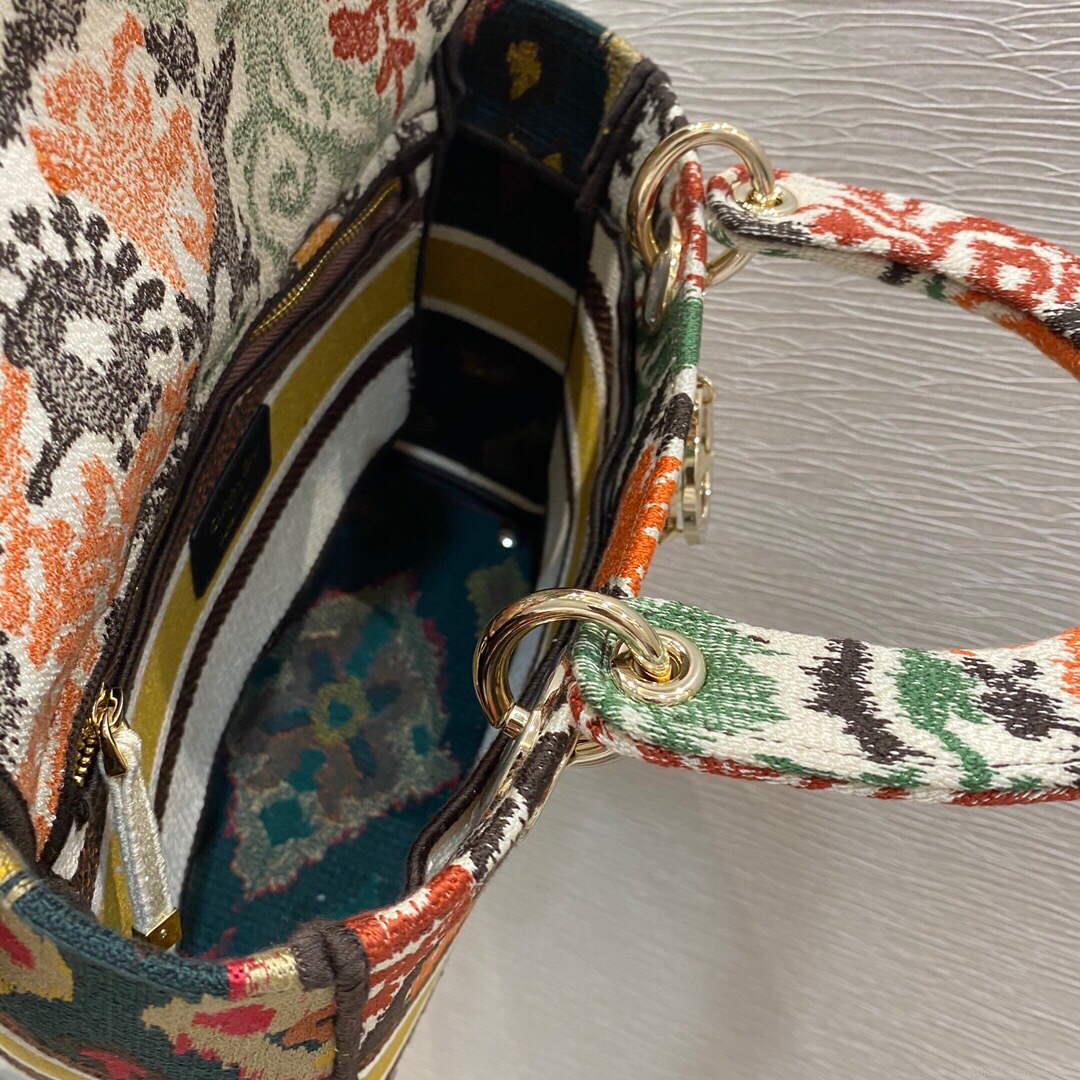 Dior M0565 Medium Lady D-lite Embroidery Bag