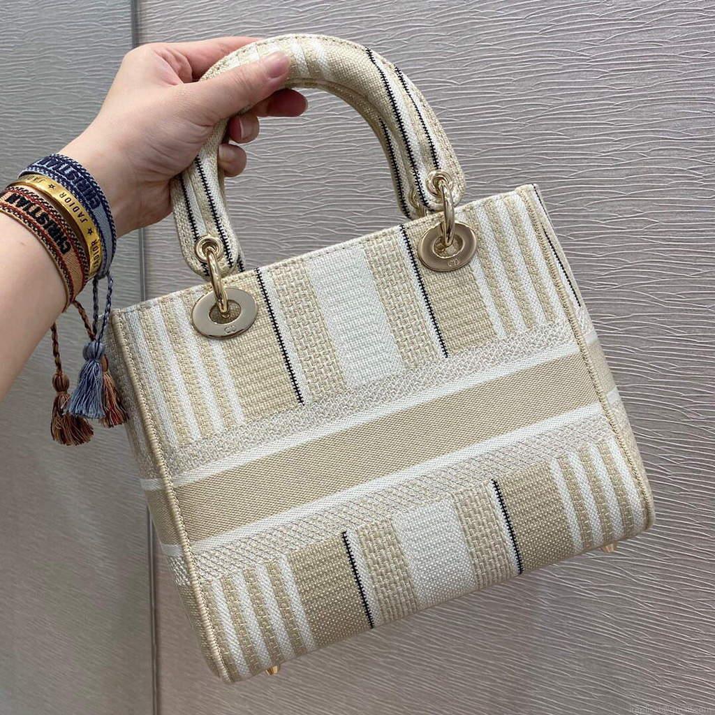 Dior M0565 Medium Lady D-lite Embroidery Bag