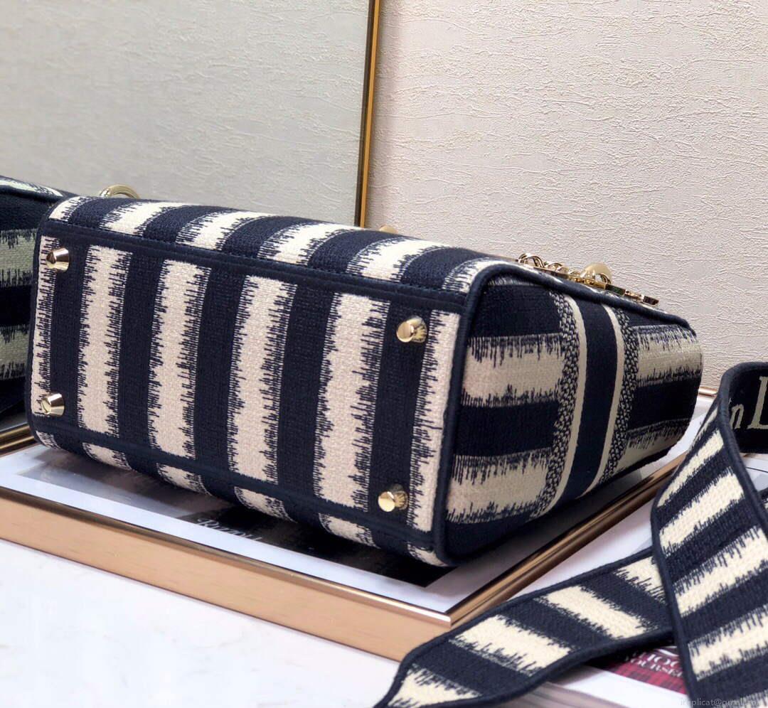 Dior M0565 Medium Lady D-lite Embroidery Bag