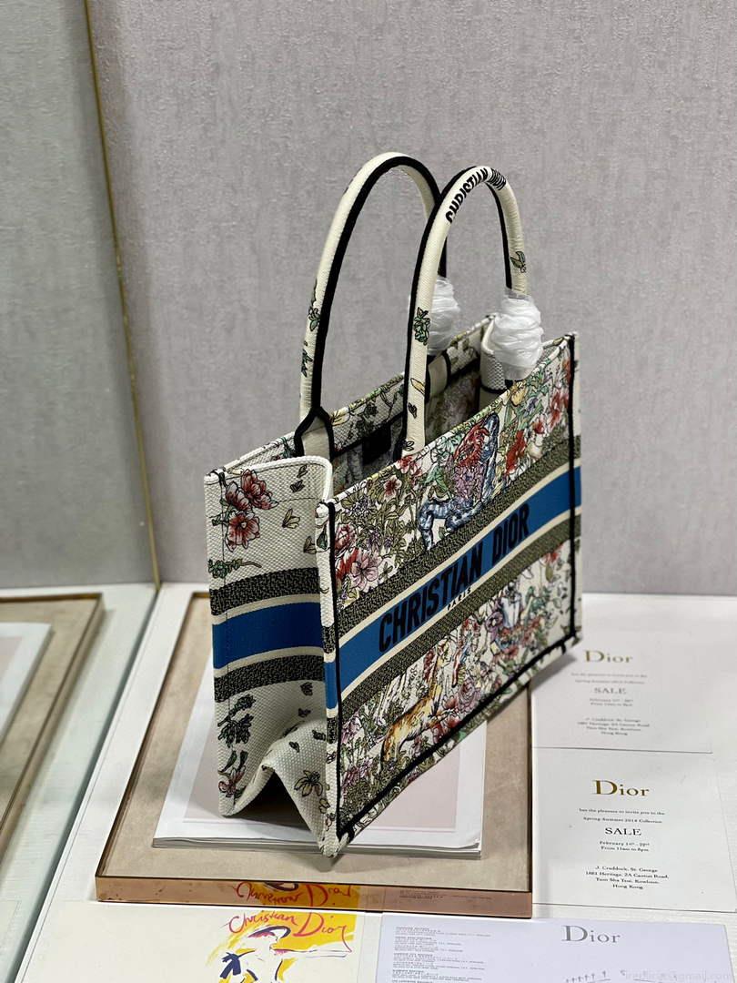 Dior M1296 Medium Book Tote Latte D-Constellation Embroidery Beige