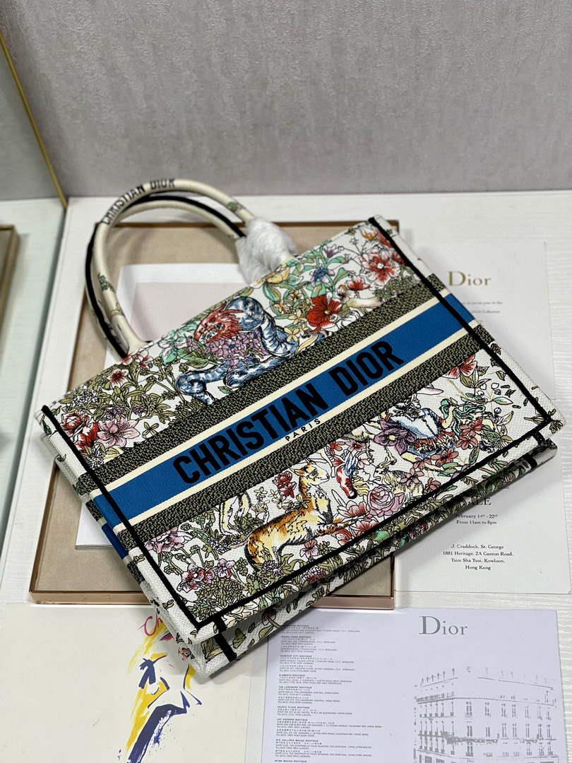 Dior M1296 Medium Book Tote Latte D-Constellation Embroidery Beige